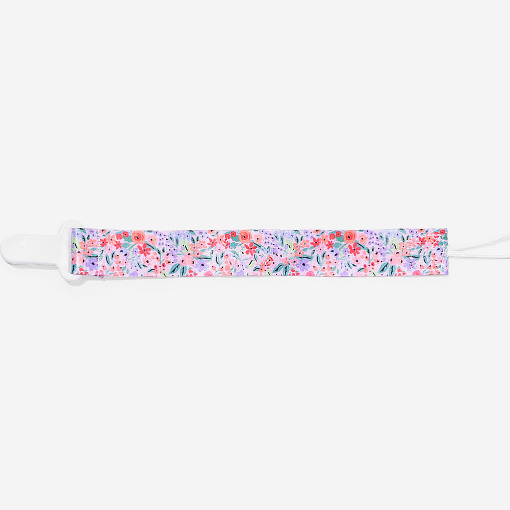 close up of personalized paci clip in navy seersucker