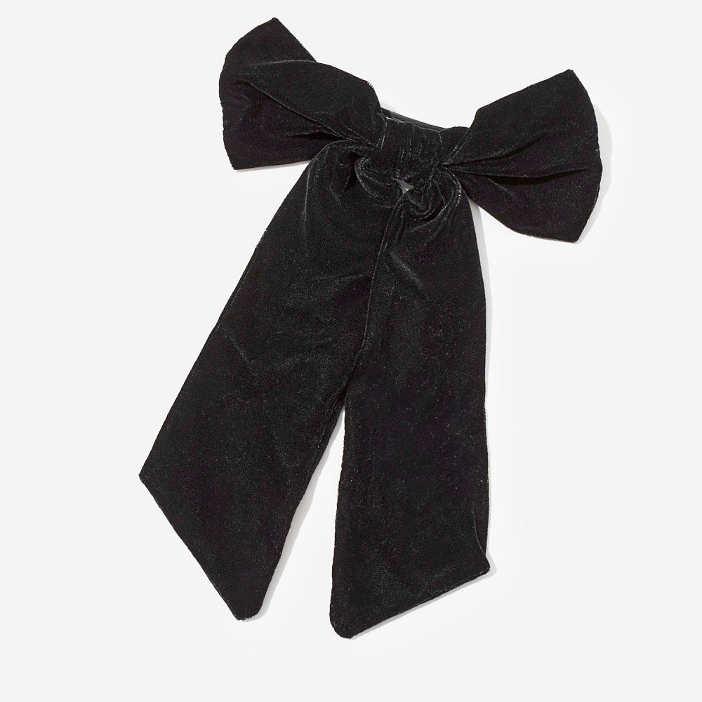 back of black velvet bow