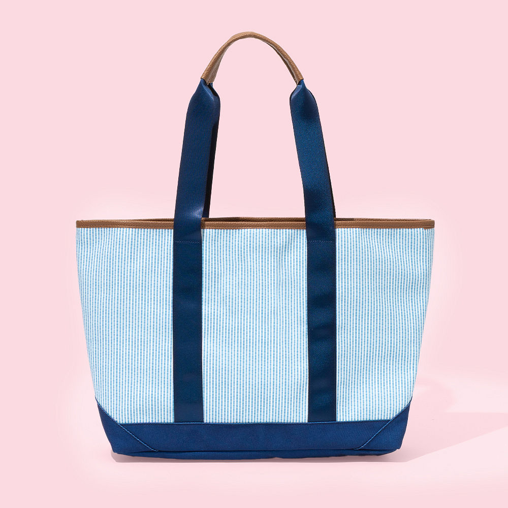 blue seersucker tote bag up close