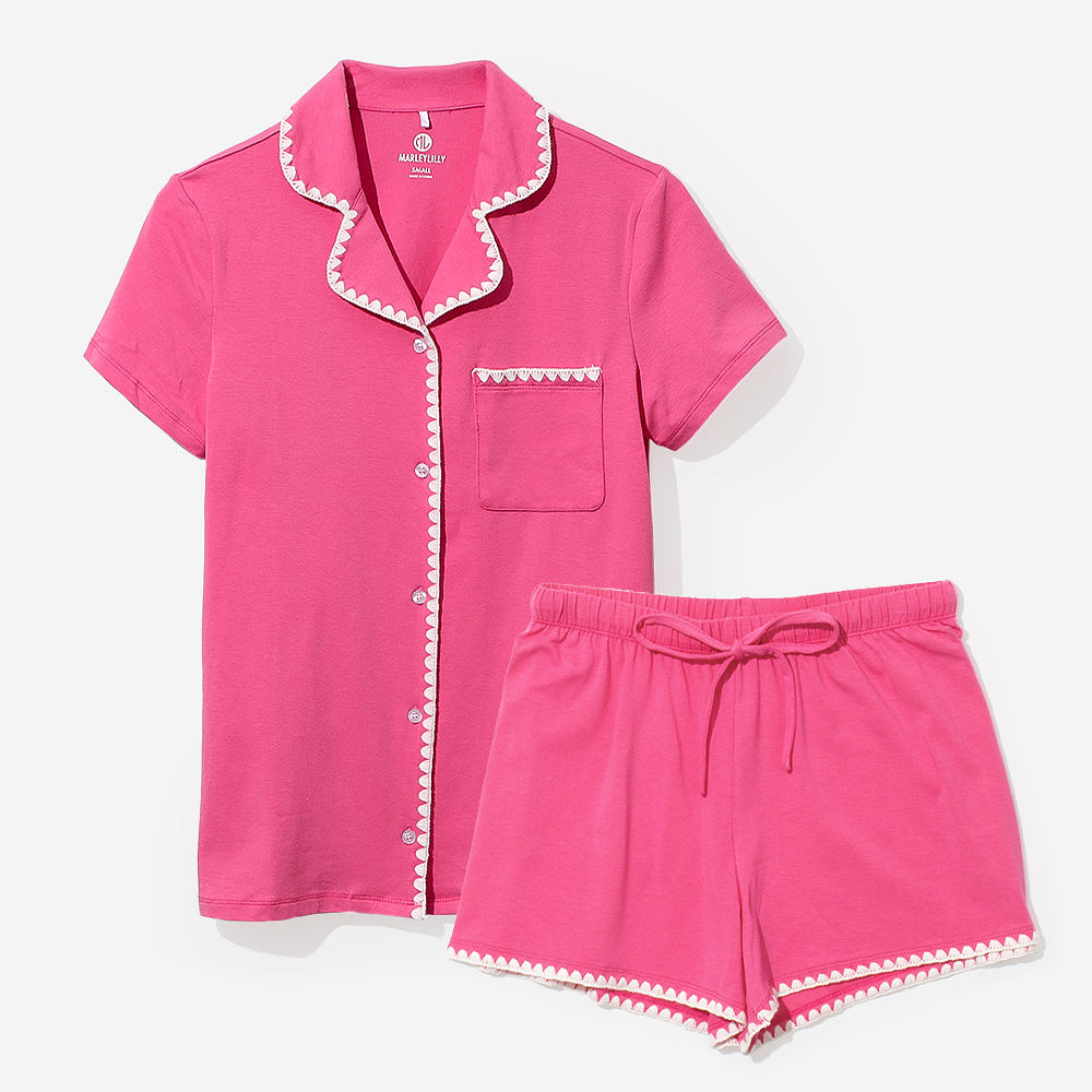 julia wearing classic sleep set in hot pink