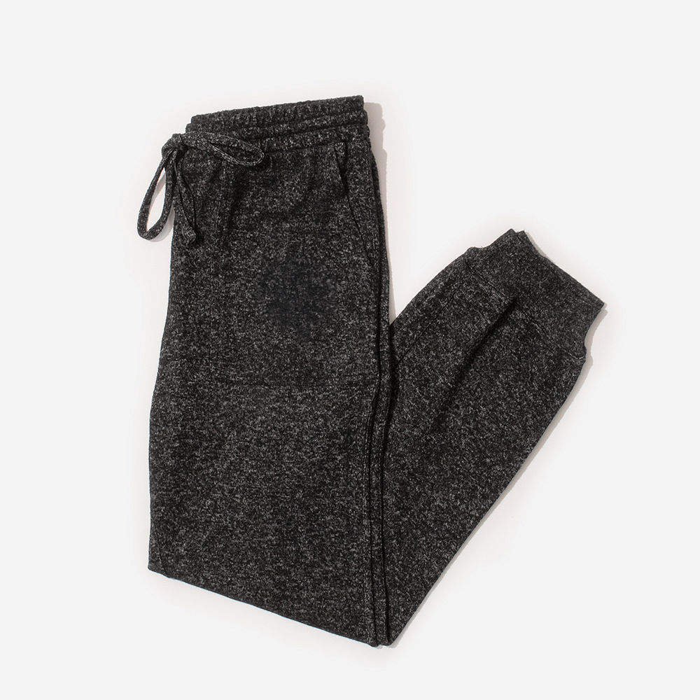 heathered charcoal joggers on julia - pink background