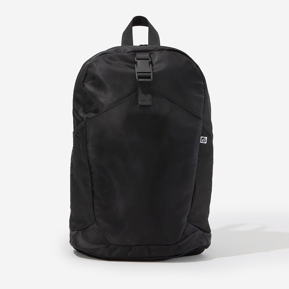 camo kids basic backpack and lunchbox outside