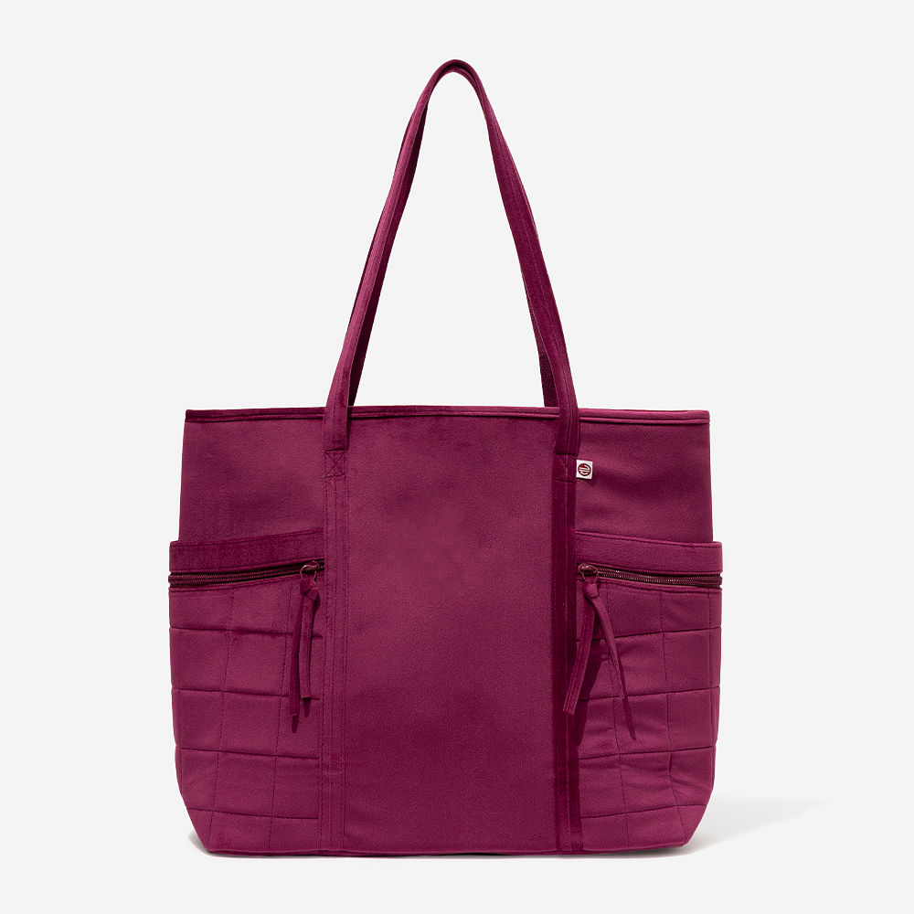 burgundy pocket tote bag on shoulder with water bottle