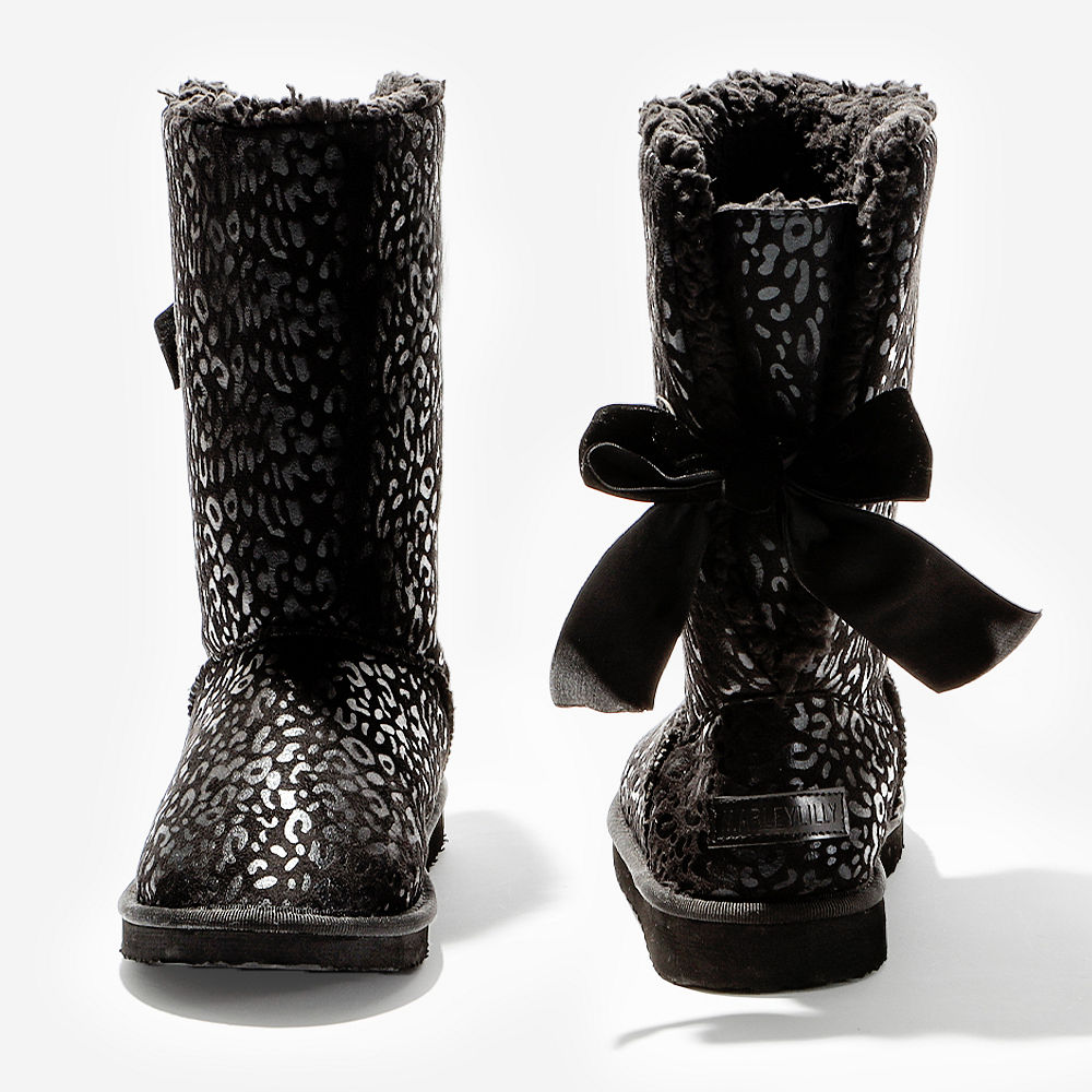 sherpa booties with bow in the back