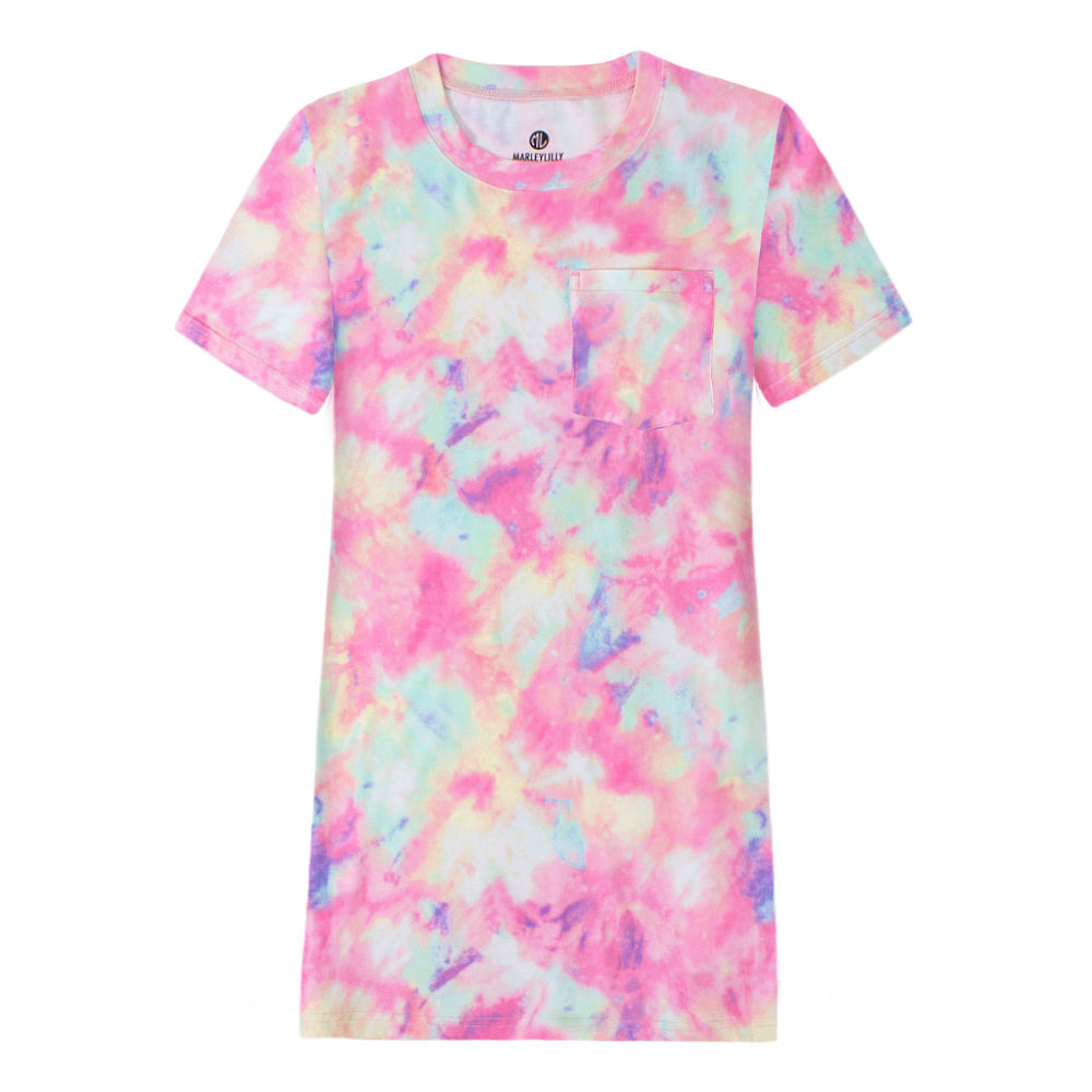 tie dye pocket t-shirt outfit with sandals