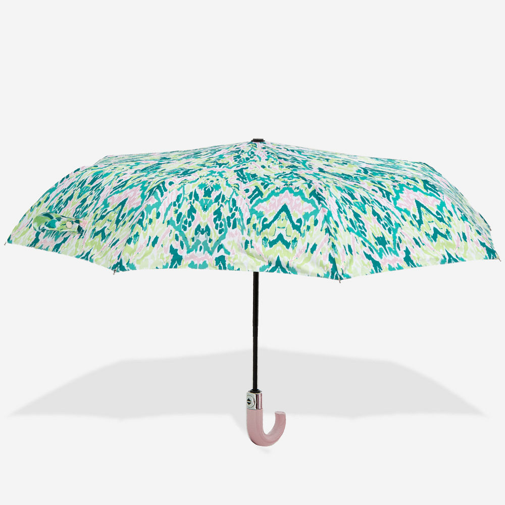 tan checker umbrella in hands
