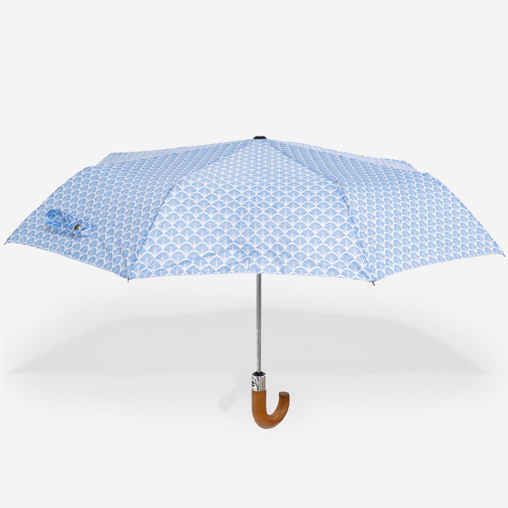 tan checker umbrella in hands