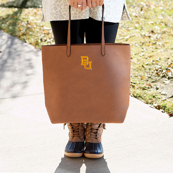baylor basic tote holding with duck boots
