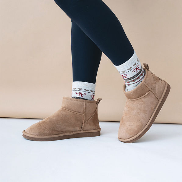 harvest socks in ivory tan bows with leggings