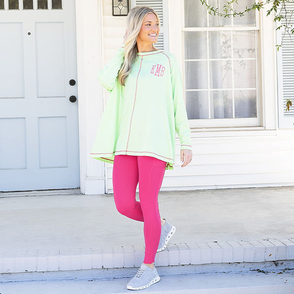 girl wearing athleisure layering tee and leggings in hot pink