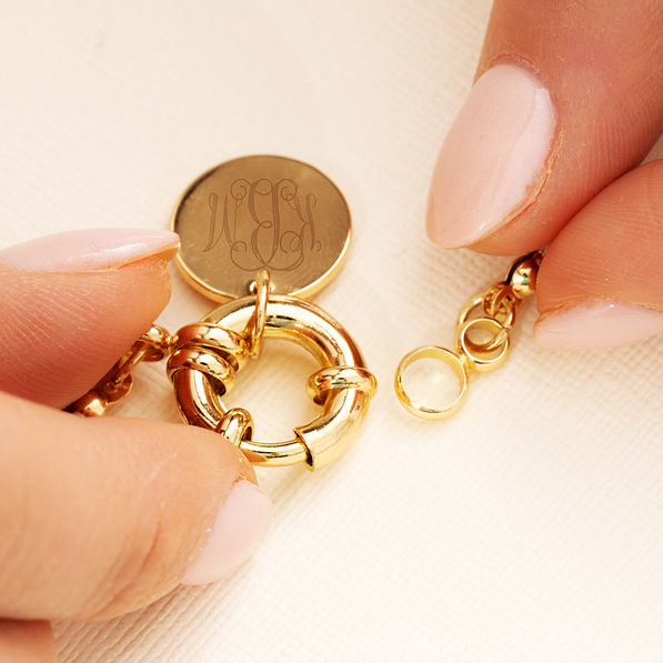 seadbead necklace clasp closeup