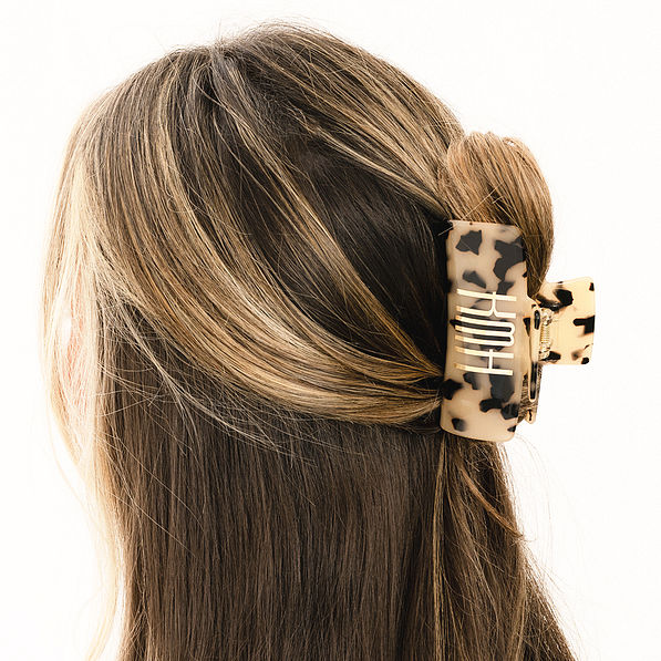 tortoise hair clip in hair