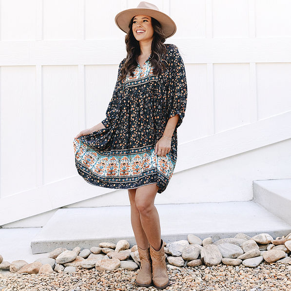 girl wearing black paisley puff sleeve dress