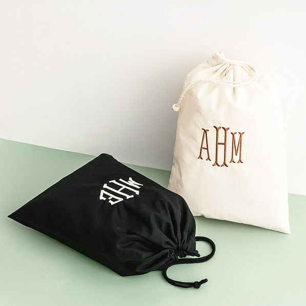 duo drawstring travel bag in natural and black