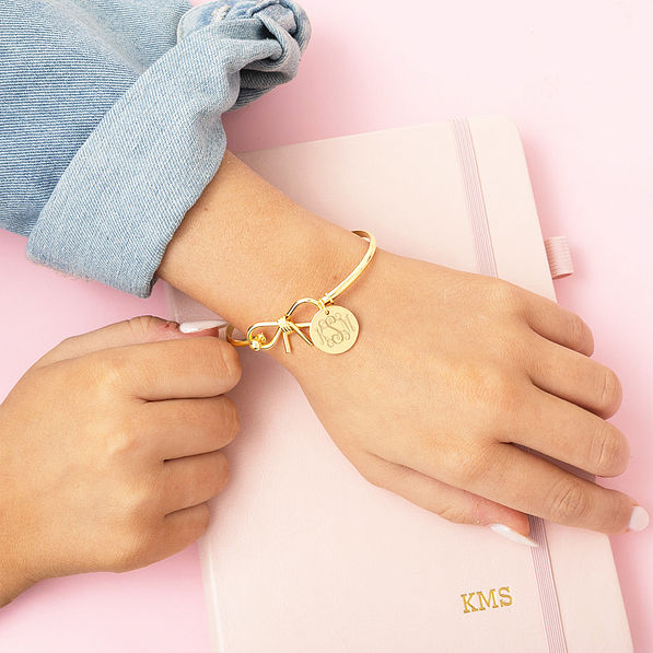 girl wearing gold bow bangle