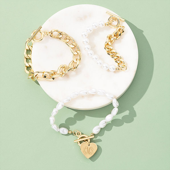 Chainlink Pearl Bracelet Stack on green