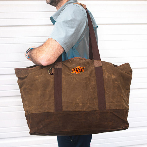 extra large tote bag on shoulder