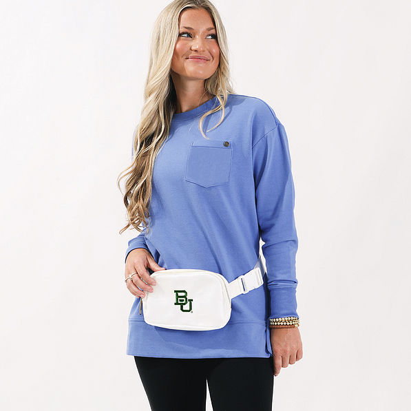 girl wearing Baylor belt bag