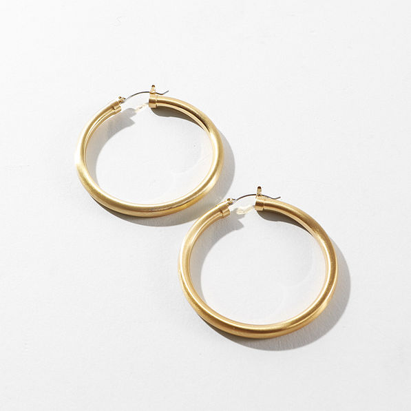 Hoop Earrings in gold