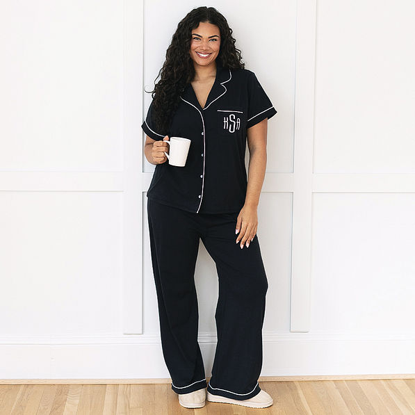 black-classic-sleep-set-on-julia