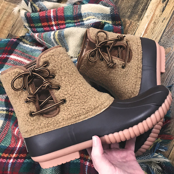 sherpa pull on duck boots with camel plaid blanket scarf