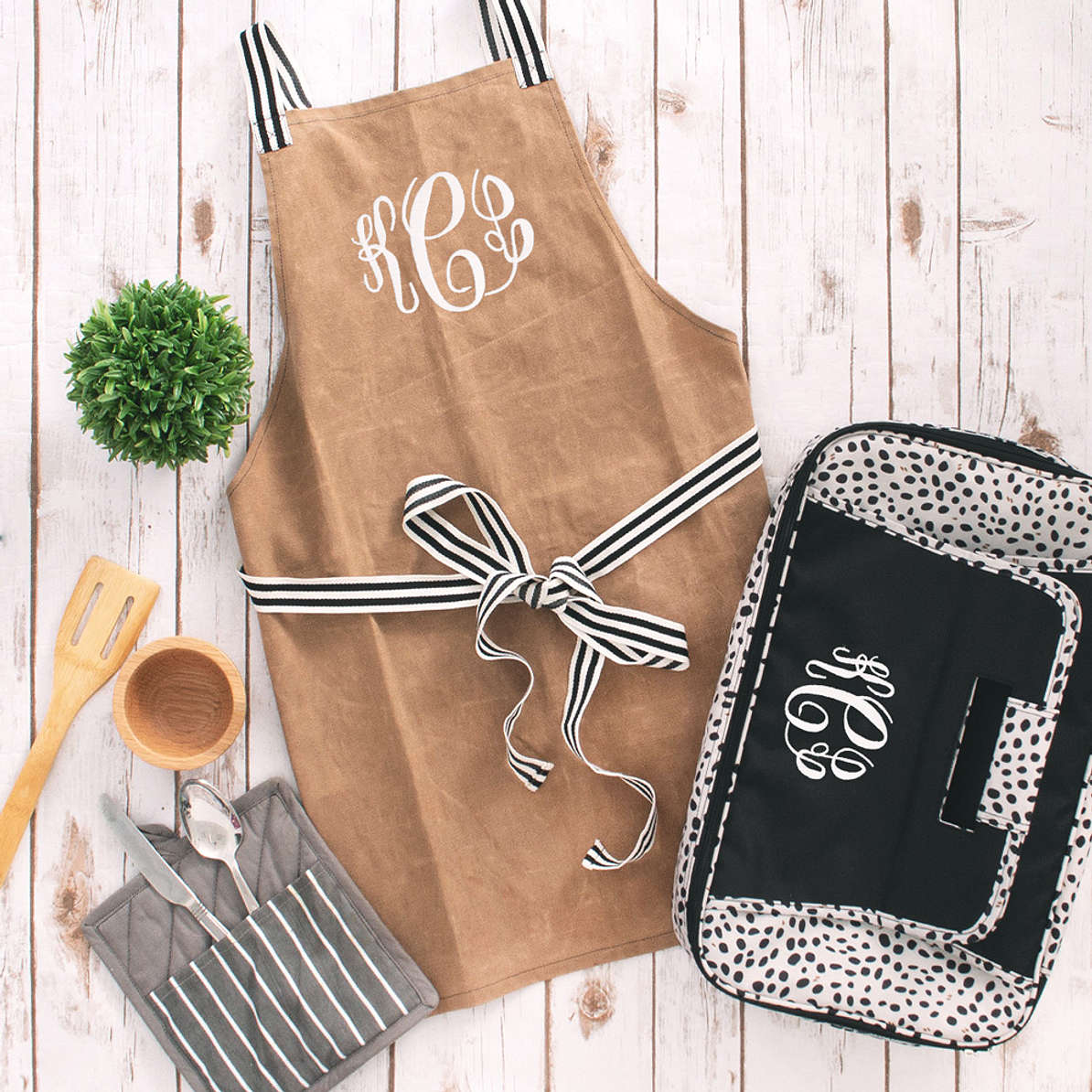 Monogram Scalloped Apron Personalized Cooking Apron