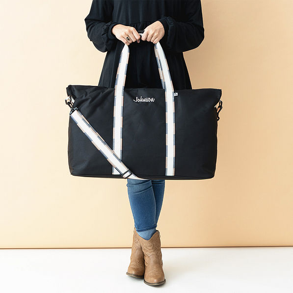 eclipse weekend bag in hands