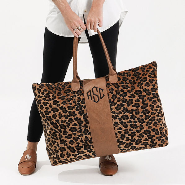Women PU Leather Leopard Weekender Duffle Bag White Cheetah Duffle Tote  Larege Travel Bag with Shoulder Strap For Travel Holiday