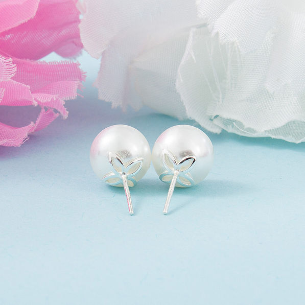 sterling silver detail on back of pearl