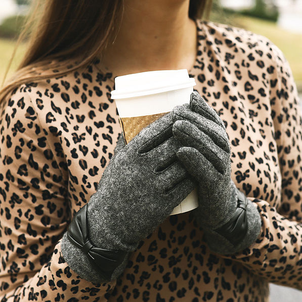 bow gloves with coffee