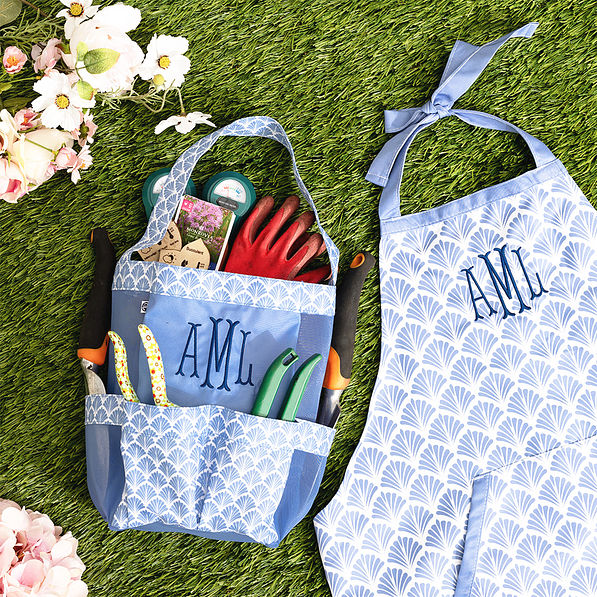 blue shells caddy with apron