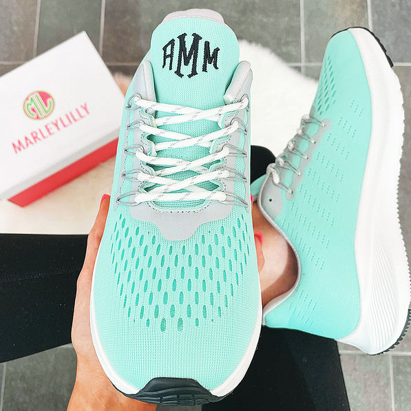 mint sneakers selfie with shoe box