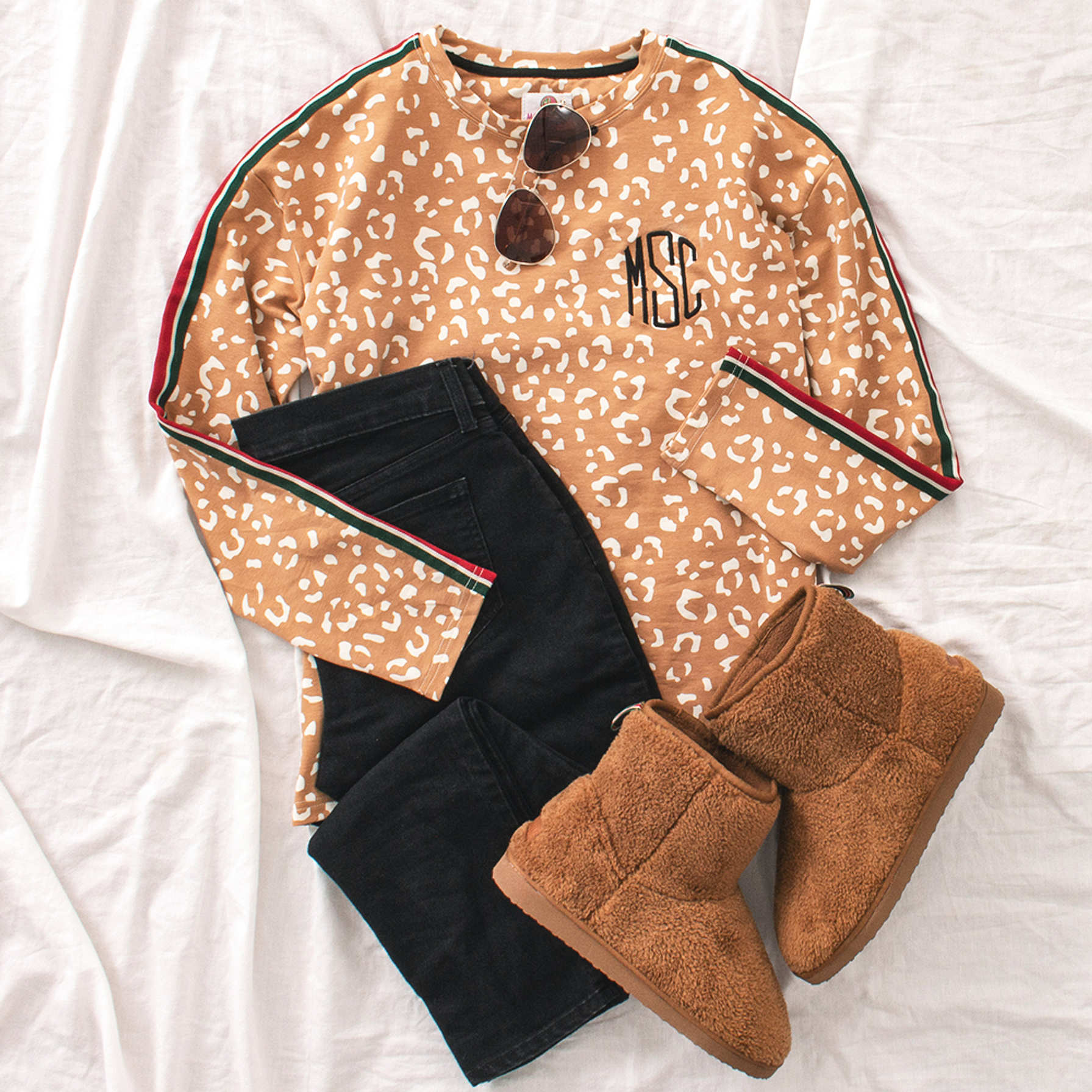 Threaded Pear Sylevi Graphic Ribbed Loose Sweatshirt
