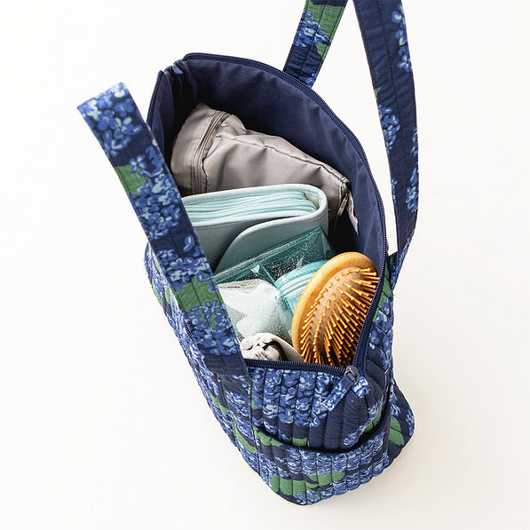 blue hydrangea quilted tote bag inside shot