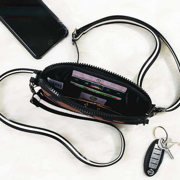 inside card pockets of neoprene phone crossbody in leopard