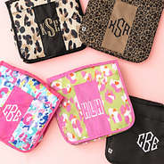 packable hanging travel case group shot