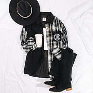 black and white plaid oversized tunic ootd with hat and boots