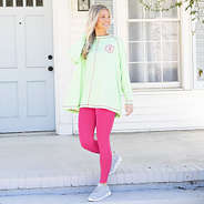 girl wearing athleisure layering tee and leggings in hot pink