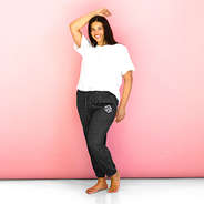 heathered charcoal joggers on julia - pink background