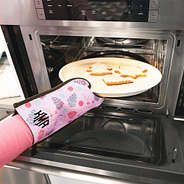 fun and frosted christmas neoprene oven mitt with cookies