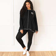 girl wearing black athleisure layering tee