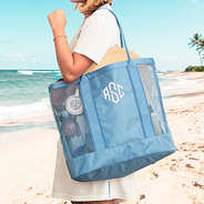girl wearing structured mesh tote on beach