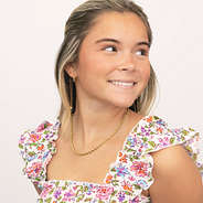 girl wearing twisted rope necklace in gold