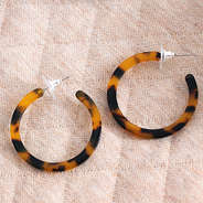 tortoise resin hoops in tan fabric