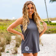 beach pic of basic tank top - heathered charcoal
