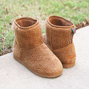 front and back of sherpa boots