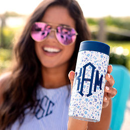 https://images.marleylilly.com/profiles/ml-product-list/product/38417/fBA-peyton-holding-slim-can-koolie-blue-floral.jpg