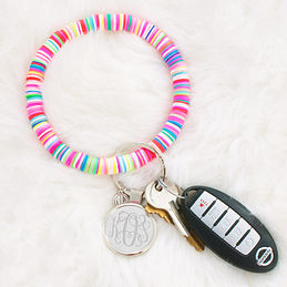 https://images.marleylilly.com/profiles/ml-product-list/product/50408/YtL-beaded-key-ring-on-faux-fur.jpg