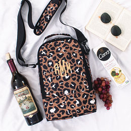 https://images.marleylilly.com/profiles/ml-product-list/product/76607/YOL-cheetah-insulated-wine-bag-on-sheet.jpg