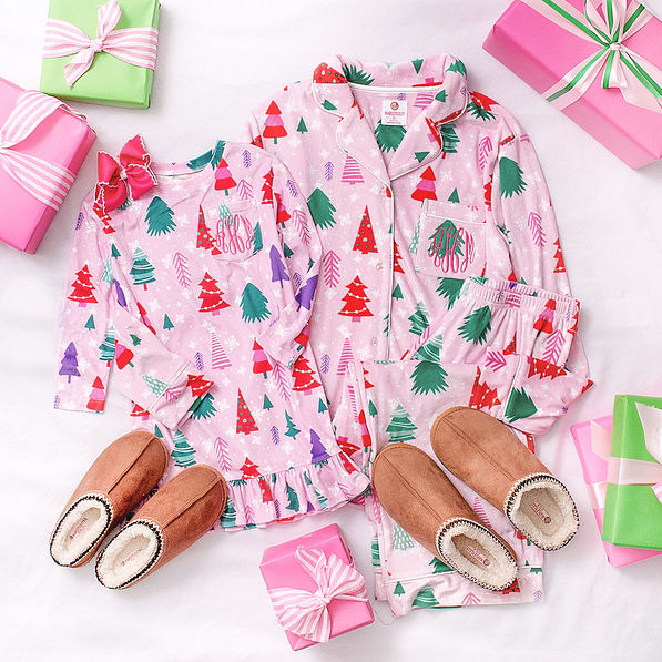 mom and me monogrammed pink wonderland christmas pj sets